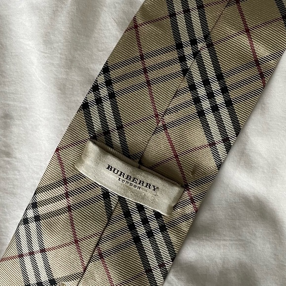 Burberry check silk tie — like new condition - Picture 2 of 4